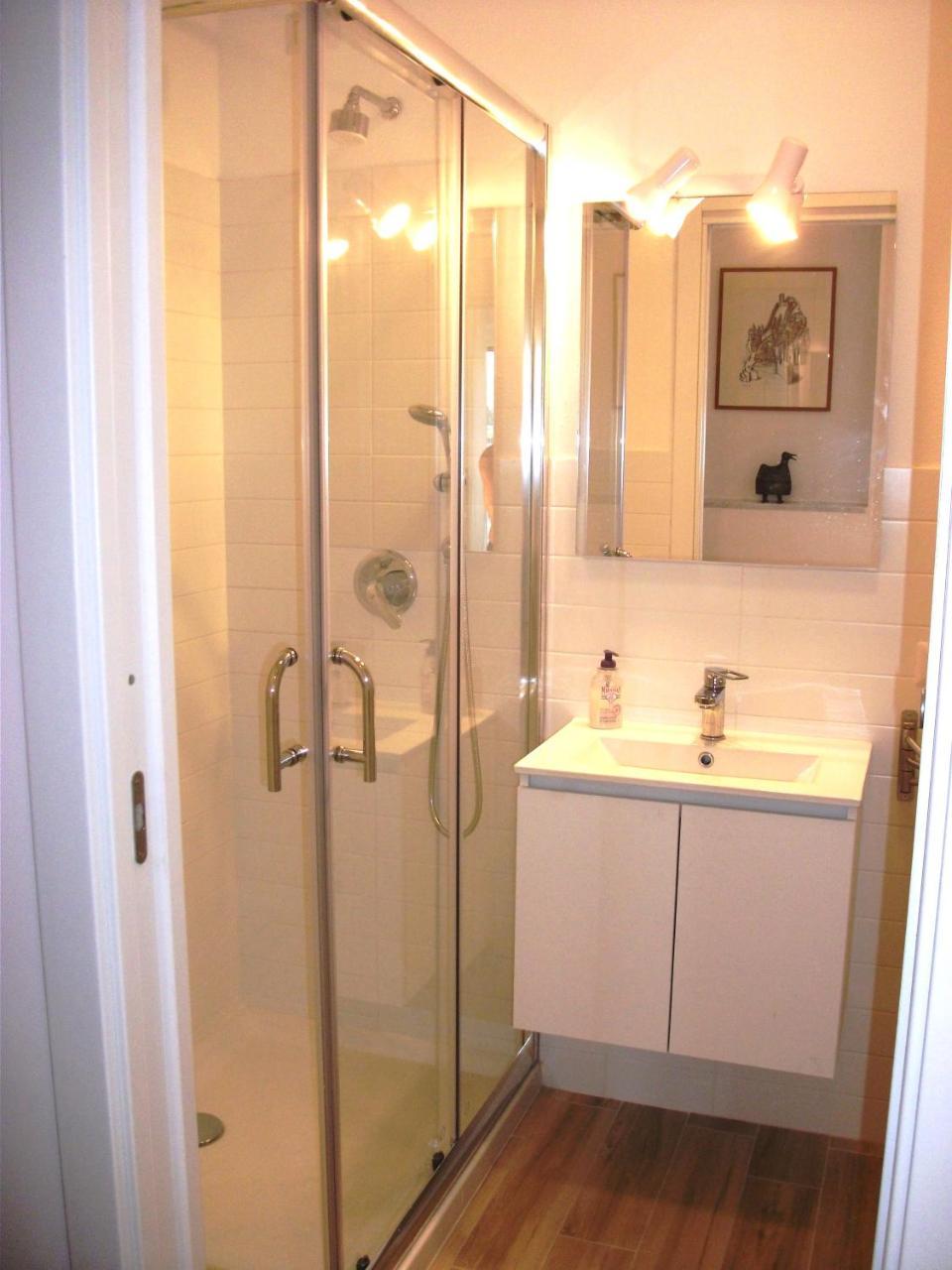קליארי Bright Apartment מראה חיצוני תמונה